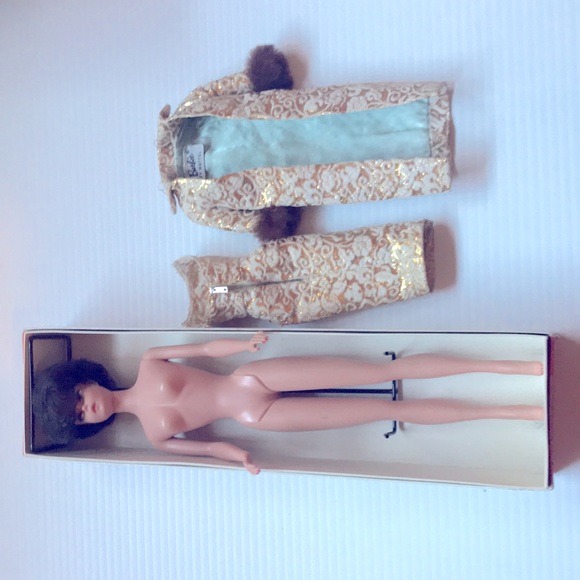 Vintage Barbie Doll bubble cut with Box & stand - Picture 14 of 16